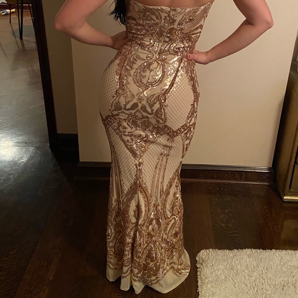 Long Gold Beaded Betsy & Adam Formal Dress. Size 2 - Picture 3 of 11